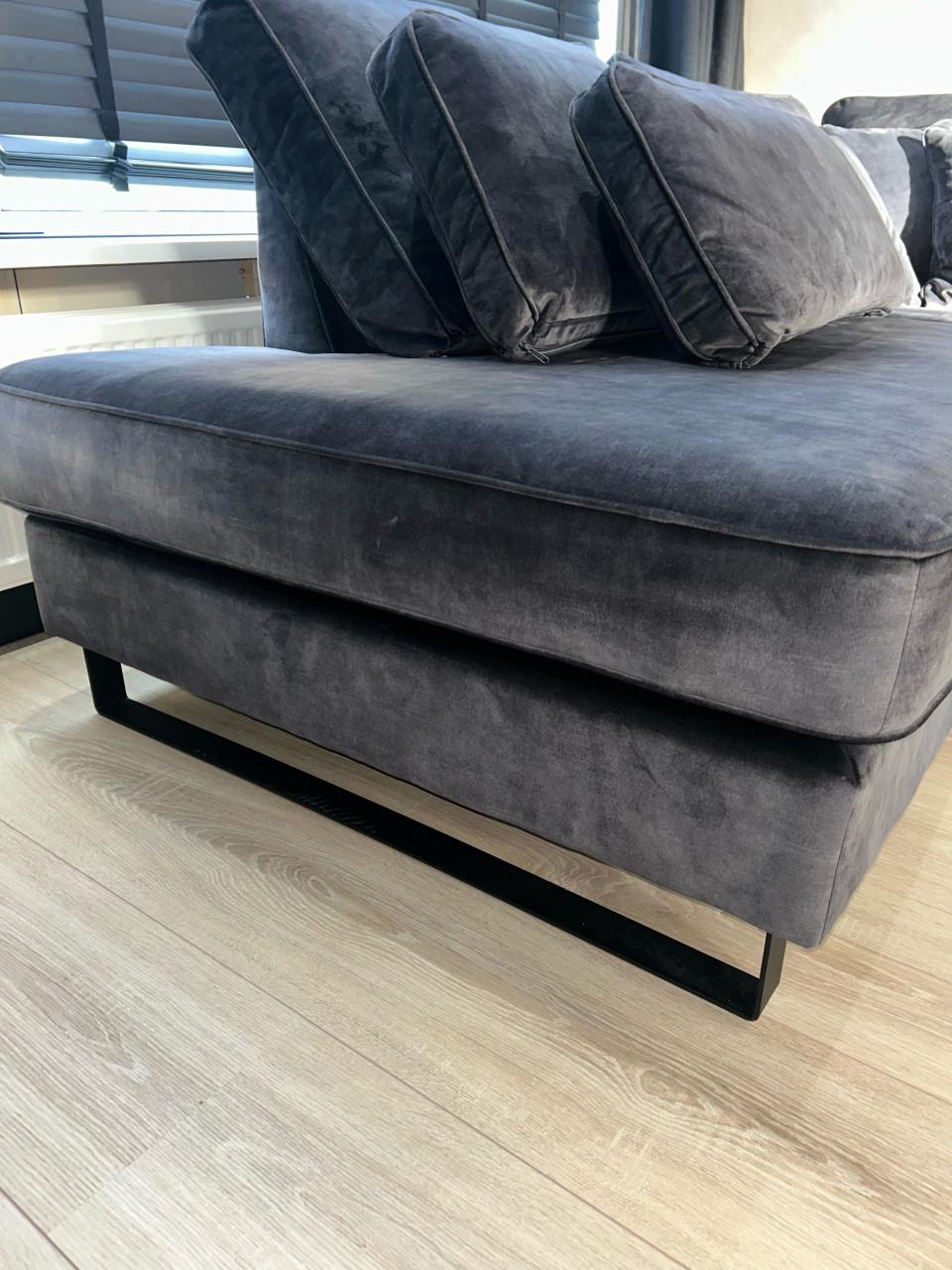 Z.G.A.N velvet antraciet hoekbank en salontafel