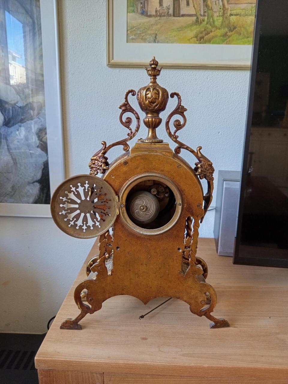 Rococo Revival sierlijke verguld bronzen schoorsteenklok 20e eeuw Frankrijk