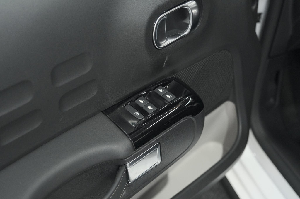 Citroen C3 puretech 82 shine | stoelverwarming | apple carplay | parkeersen