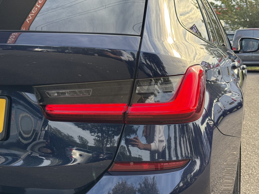 BMW 3-serie touring 330i high executive edition m-sport | nl-auto | 1e eig 