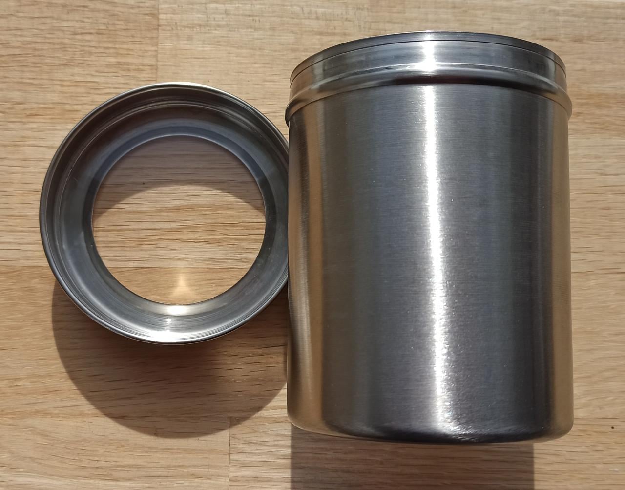 13 st.=€4 / Voorraadbus met doorzichtige deksel - 13 st. waarvan 7 nieuwe