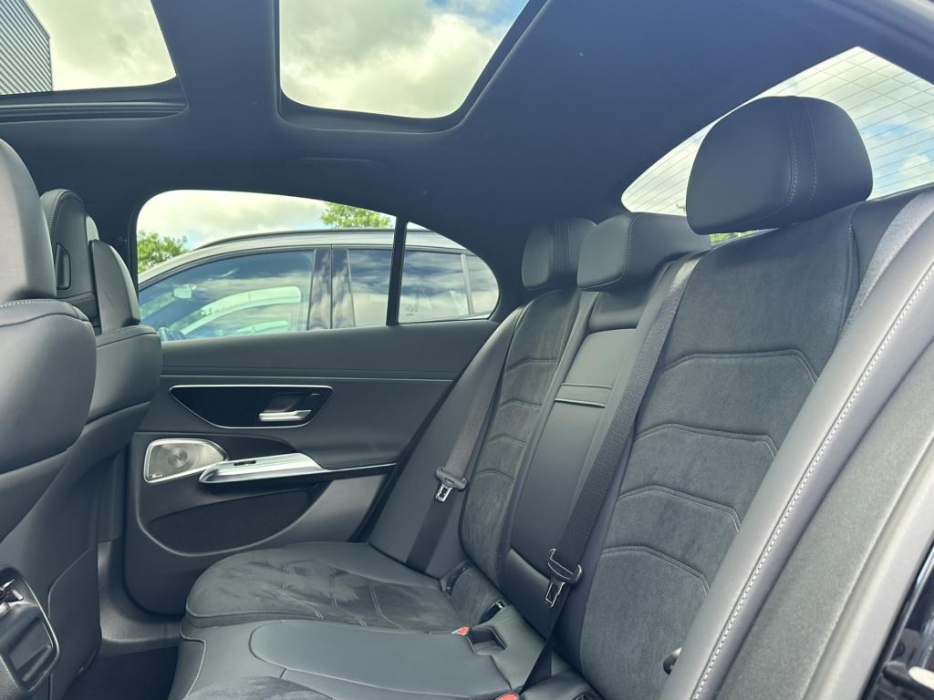 Mercedes-Benz E-Klasse 300 e amg line l panoramadak l 360 camera l head-up 