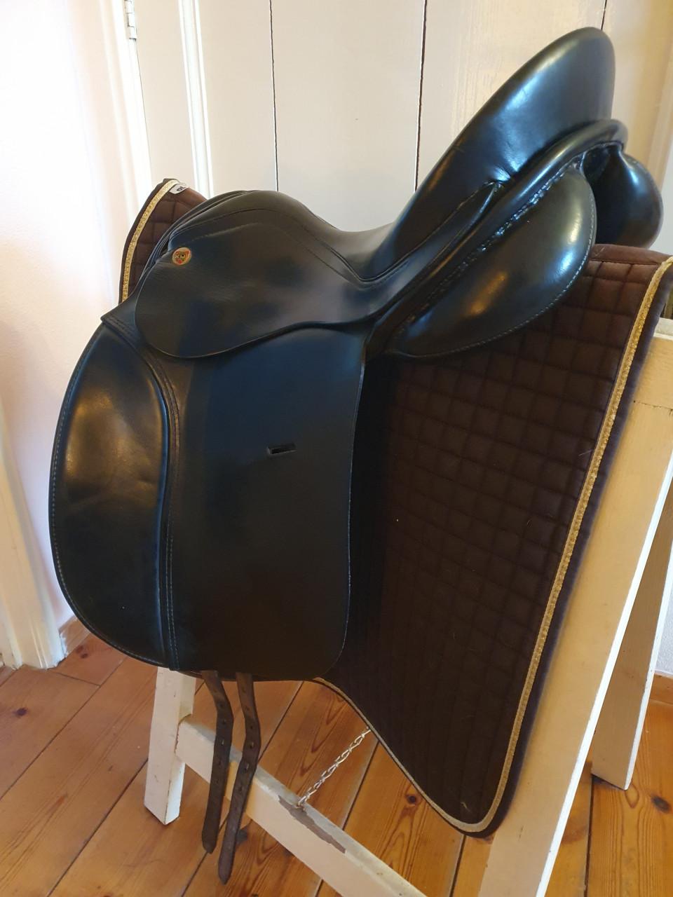 KN dressuurzadel Symfonie 17 inch