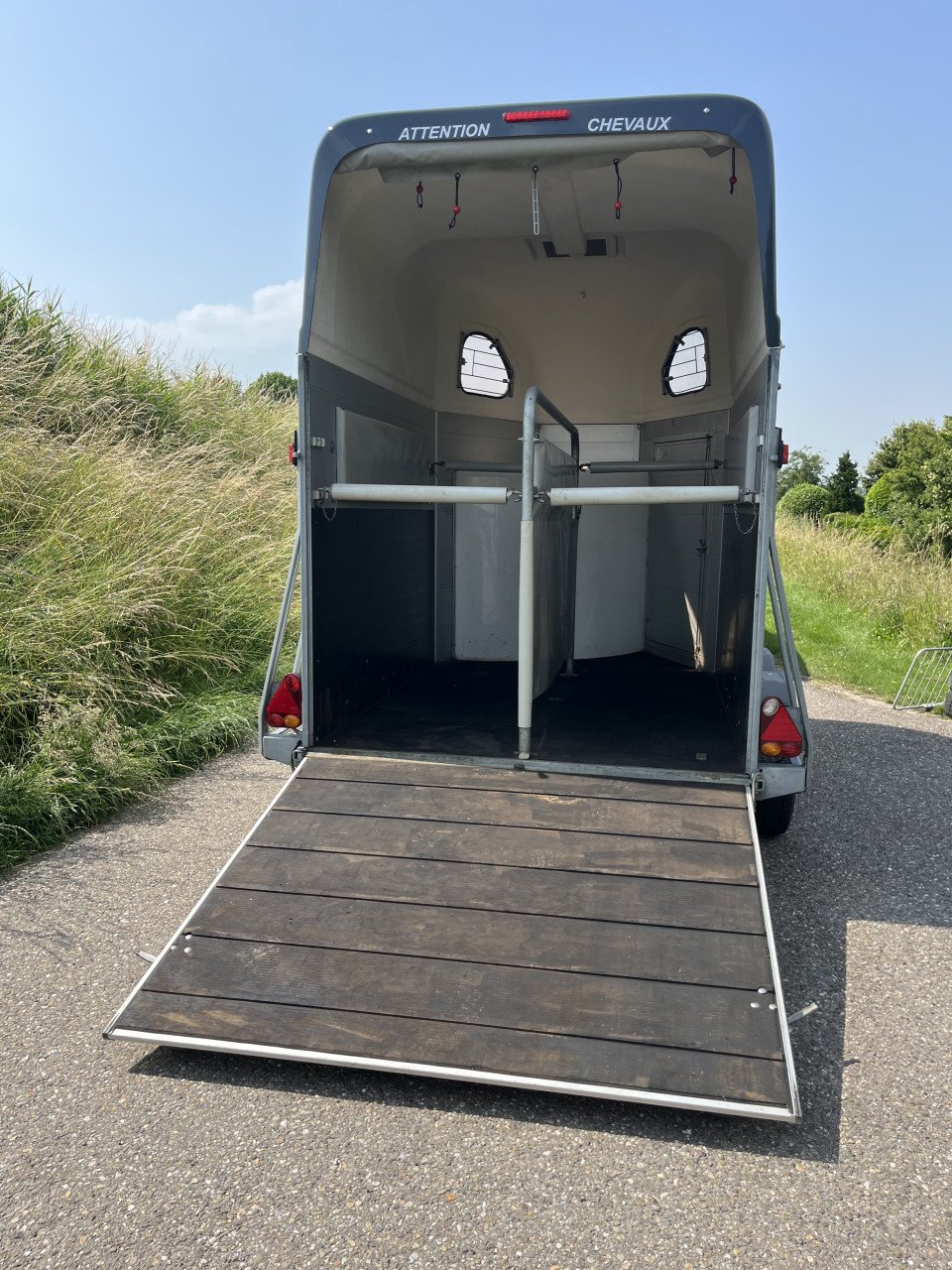 Volledig aluminium 2 paards Cheval Liberte met zadelkamer