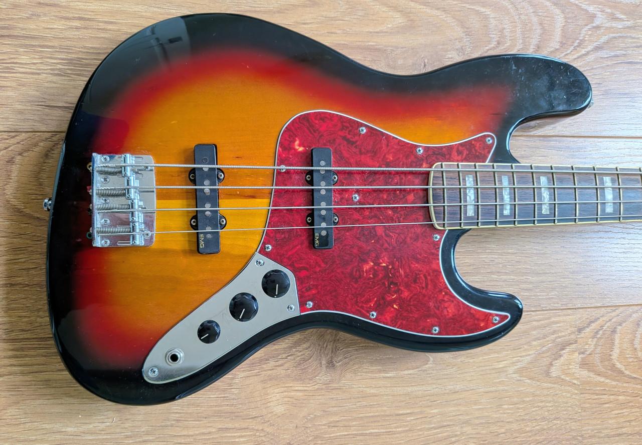 Professionele basgitaar, gebouwd door Zwier gitaarbouw