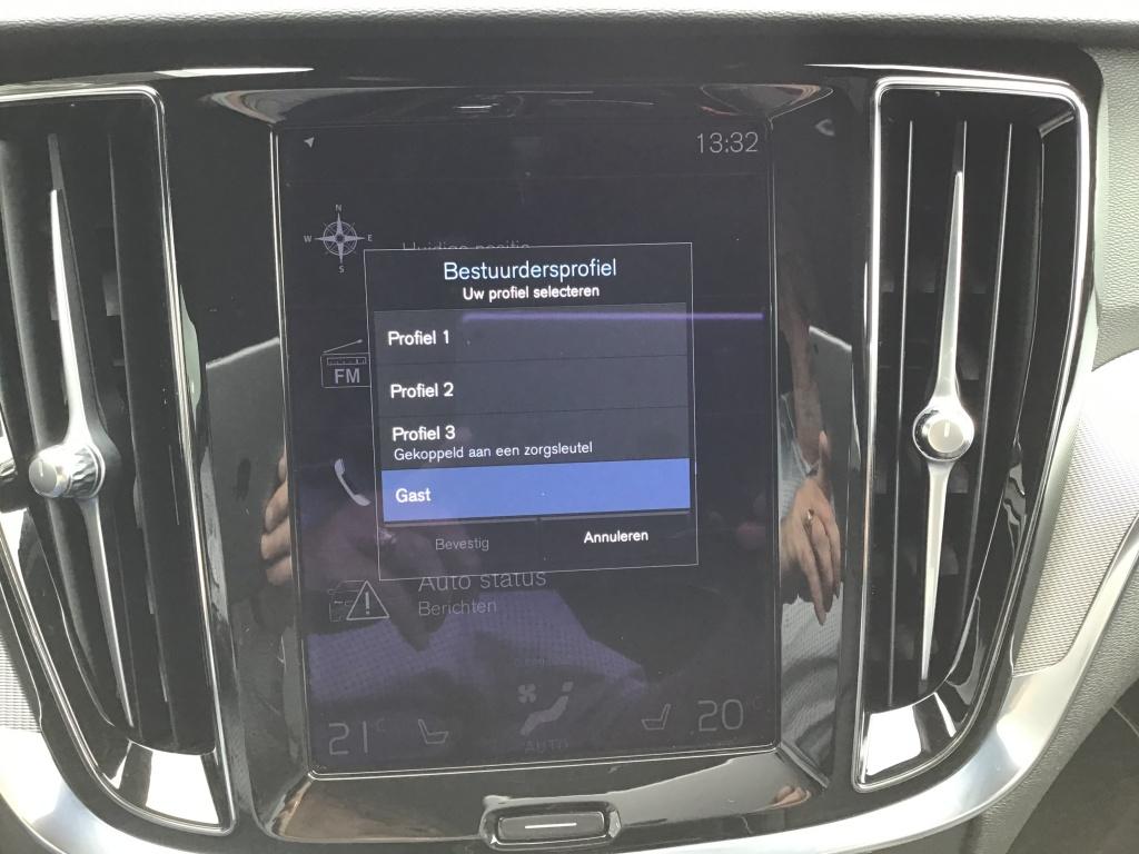 Volvo V60 2.0 t6 awd r. r-des. audio & park assist & climate line