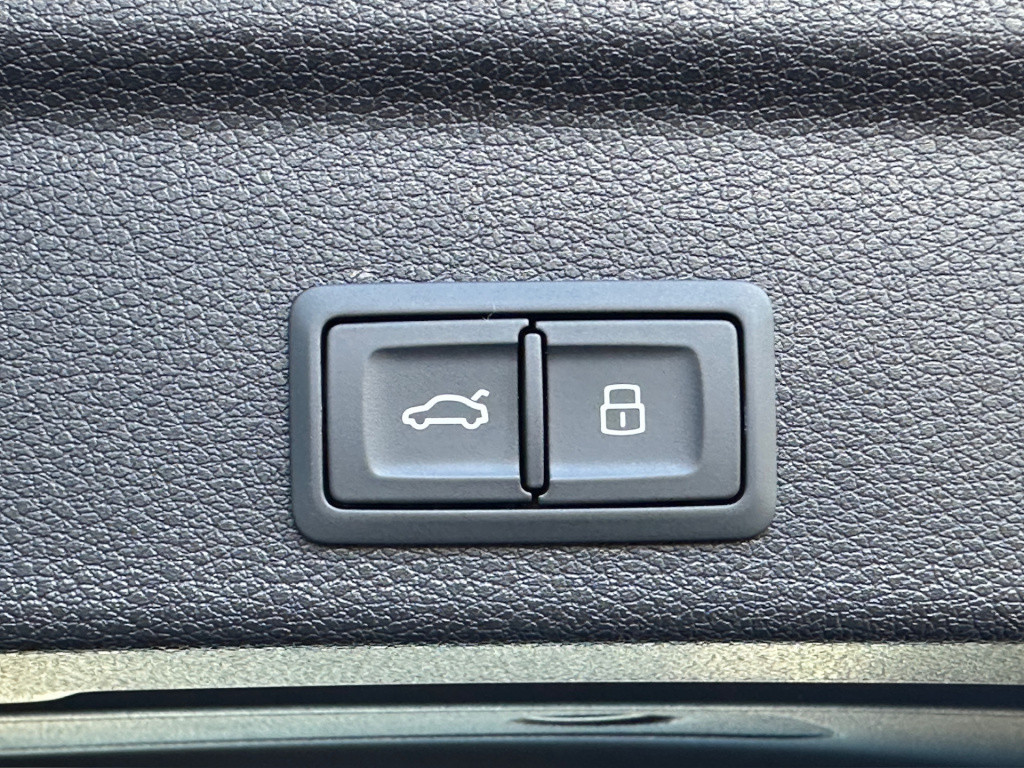 Audi Q3 sportback 45 tfsie s-line | keyless | dode hoek | adapt. cruise | e