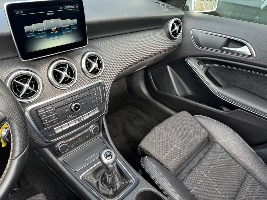 Mercedes-Benz A-Klasse 180 urban , apple-carplay / panorama dak