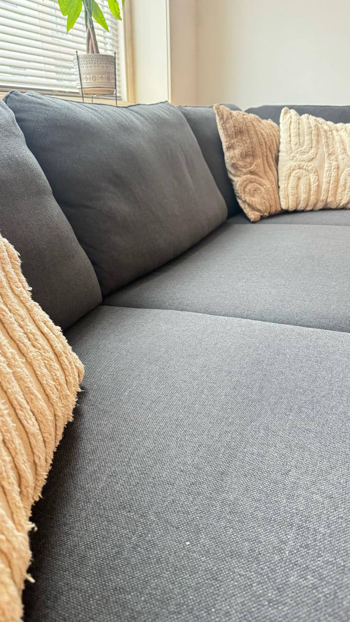 Moderne grijze hoekbank