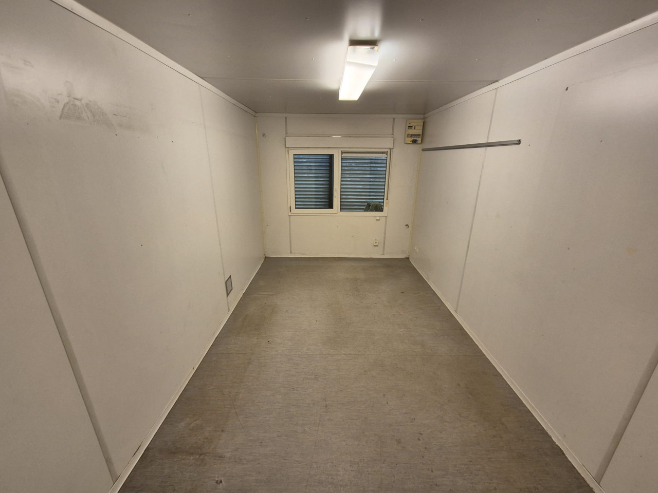 Kantoorunit / bouwkeet / woonunit 6x3m met keuken en toilet