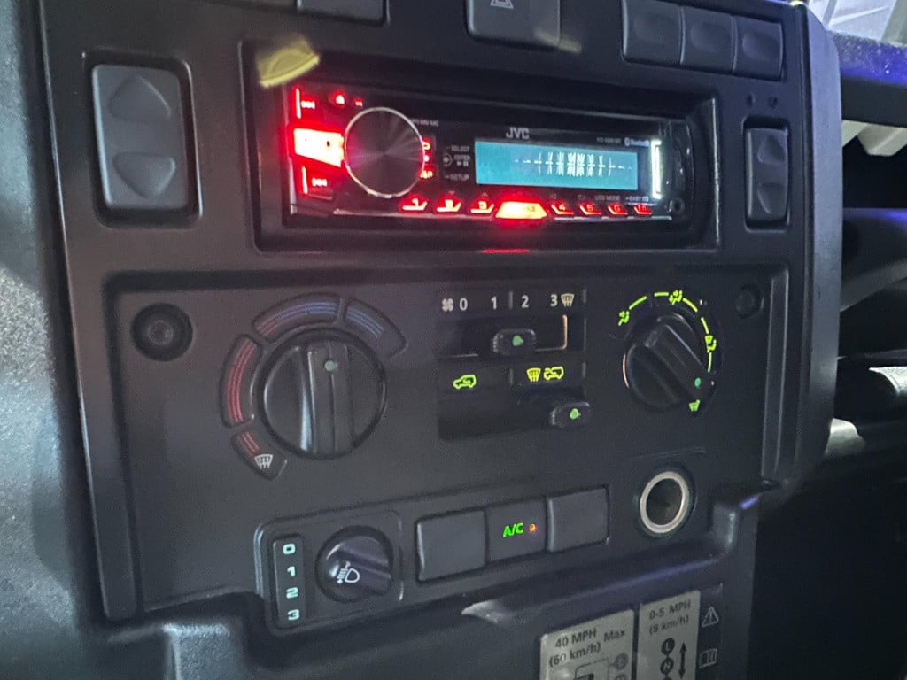 Land Rover Defender 2.4 td 110" x-tech dc *grijs kenteken 7 persoons*