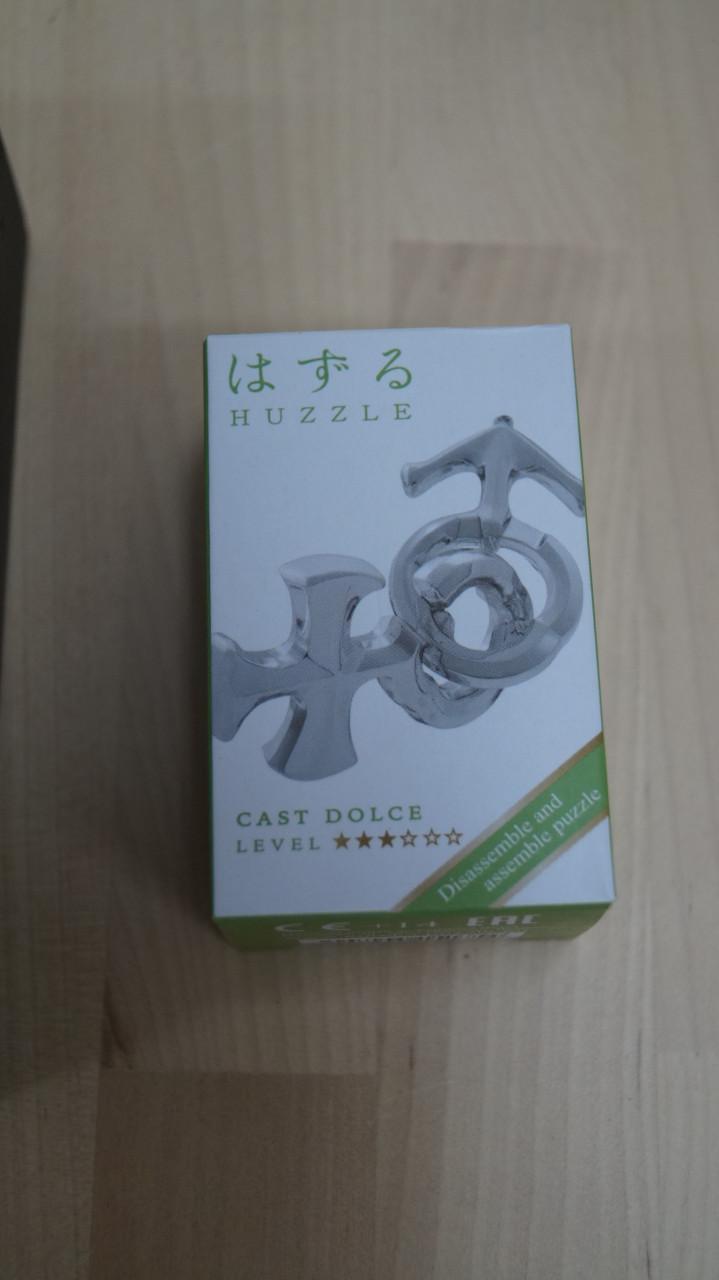 2x Huzzle puzzle, cast Trinity en cast Dolce