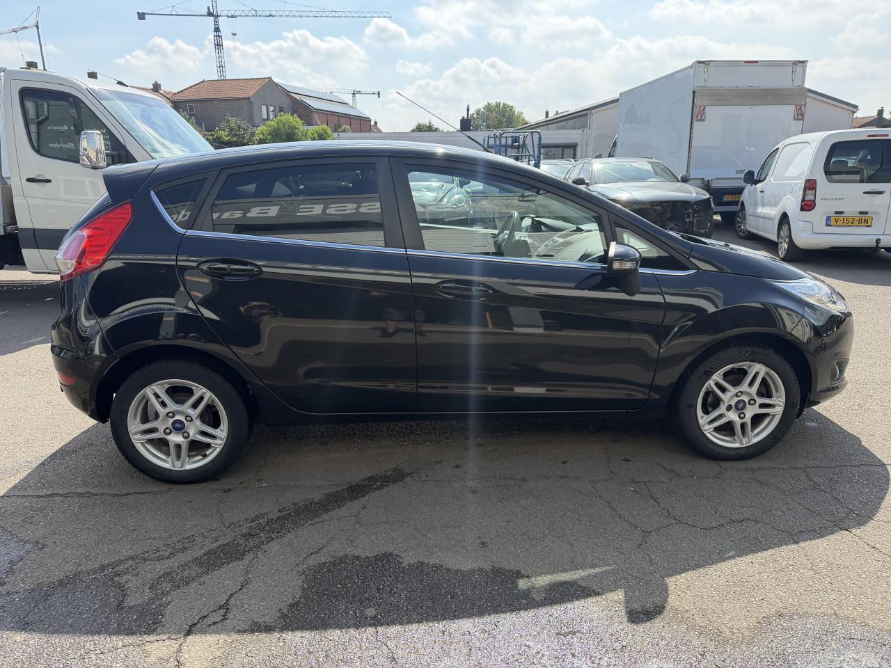 Ford Fiesta 1.0 EcoBoost Titanium Bouwjaar 2013 NAP ! ! !