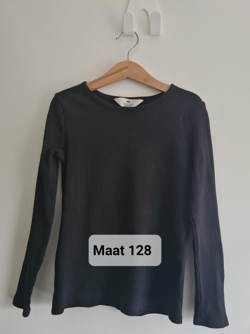 Zwart basic longsleeve van H&M  Maat 128