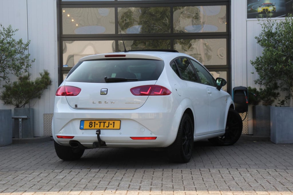 Seat Leon 1.2 tsi copa - leder - schuifkantel - trekhaak - xenon - pdc - na