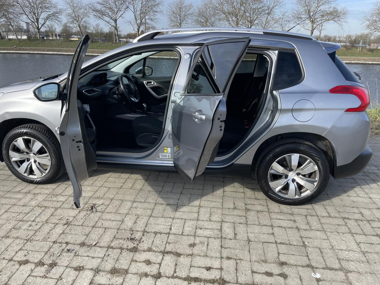 Peugeot 2008 1.2 pure tech style