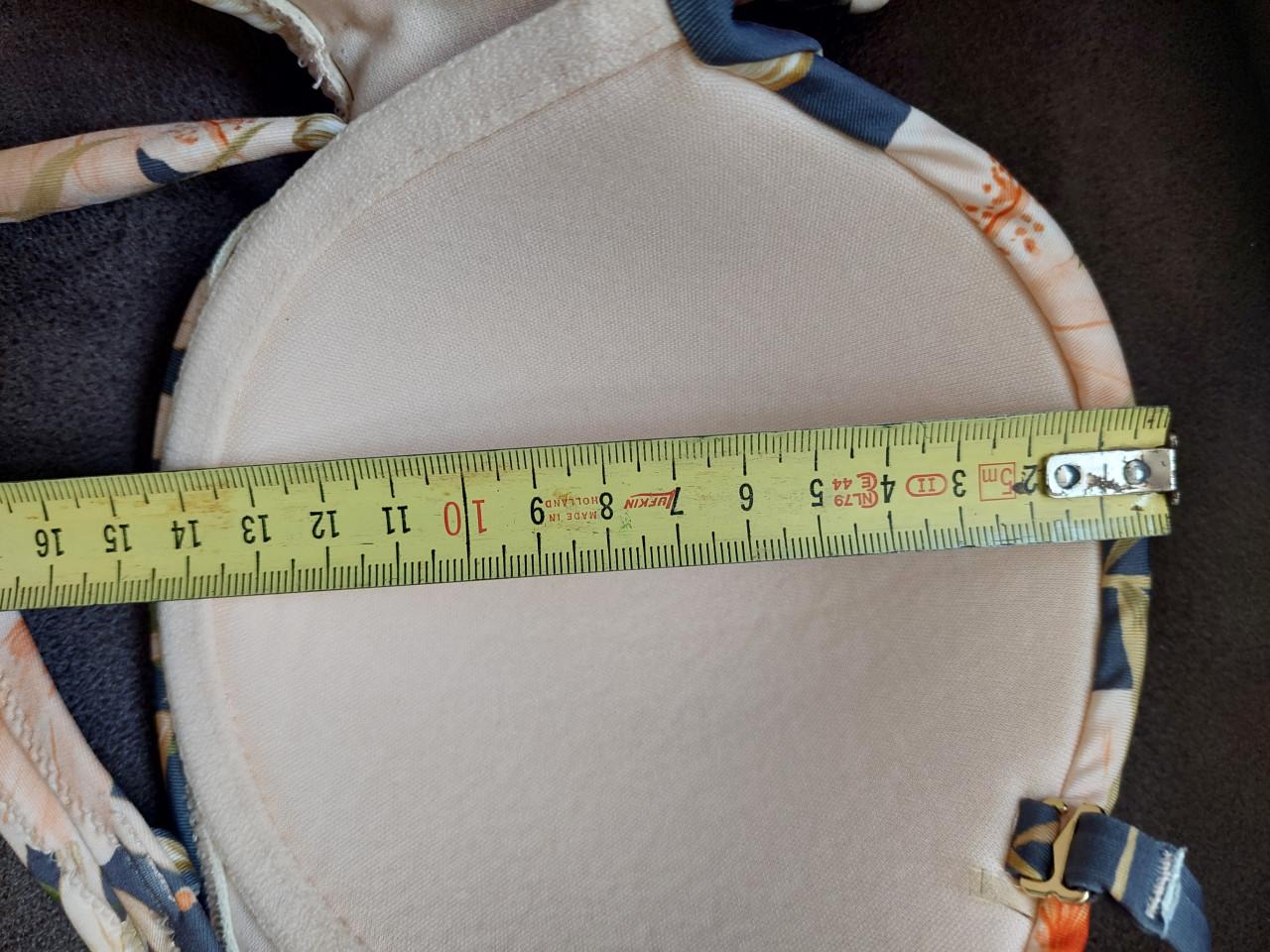 Als nieuwe damesbikini maat M gebloemd