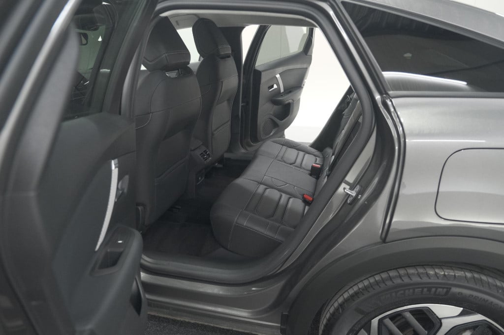 Citroen C4 puretech 130 eat8 shine | camera | dodehoekdetectie | head-up di
