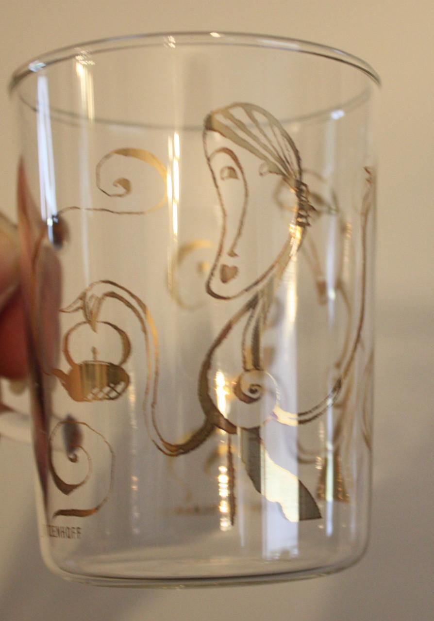 Thee glas met goudkleurige dame