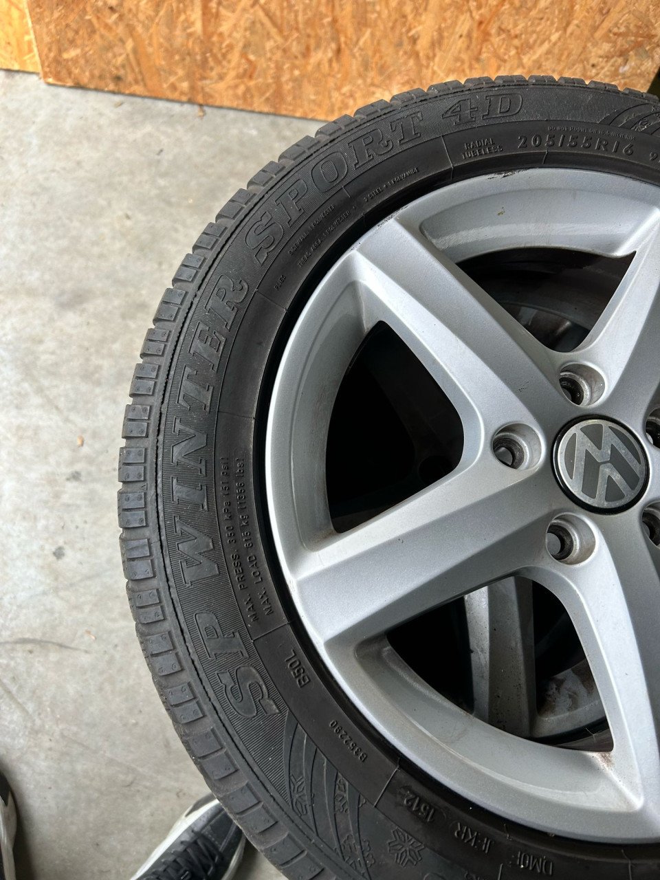 VOLKSWAGEN VELGEN - DUNLOP WINTRAC BANDEN