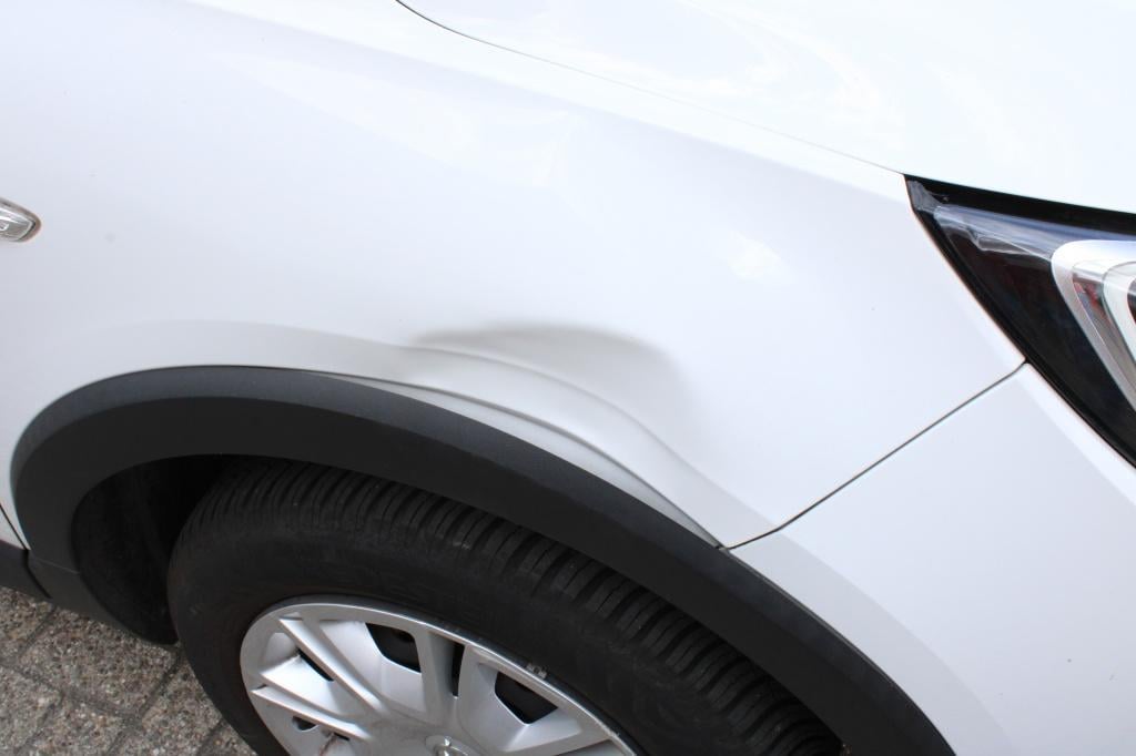 Opel Crossland X deuk in rechter voors 1.2 edition