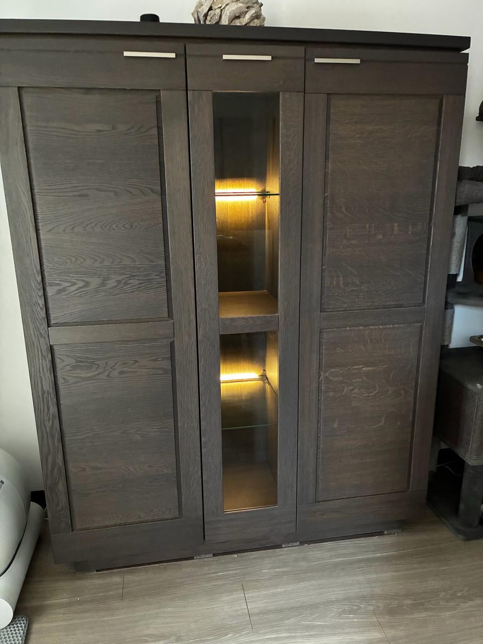 Te koop: degelijke barkast