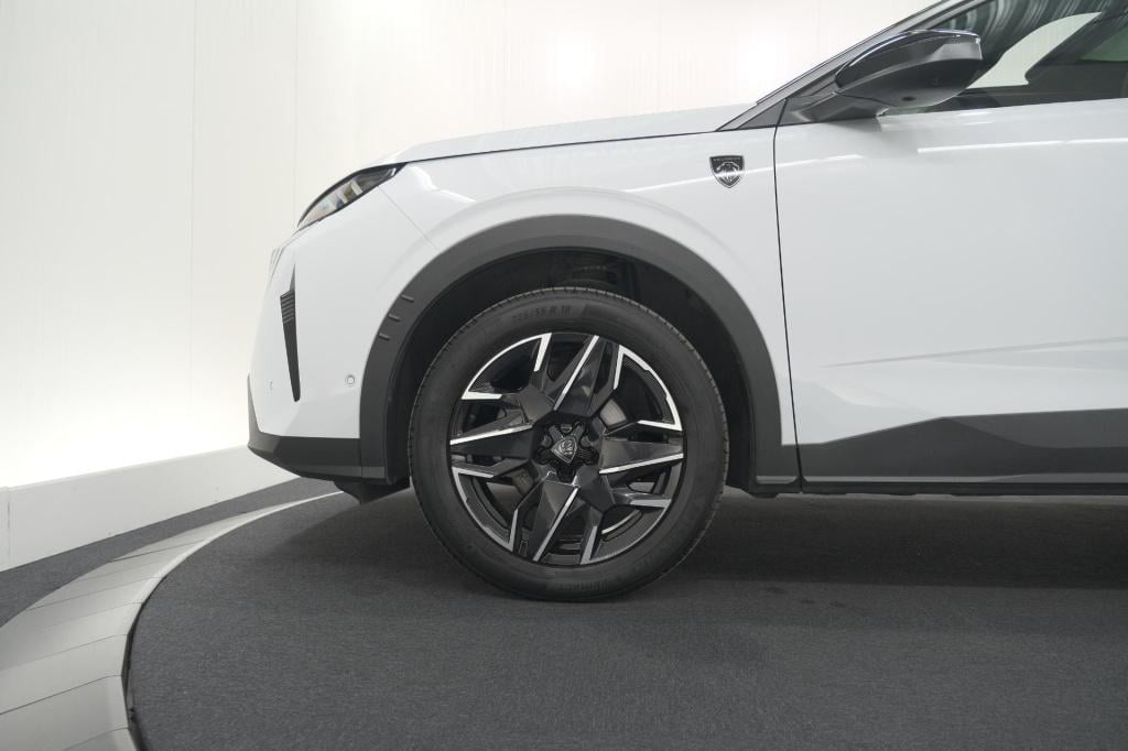 Peugeot 3008 1.2 hybrid 136 gt | panoramadak | focal audio | alcantara exec