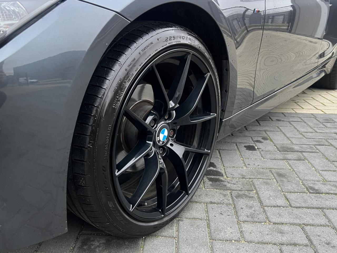 BMW 3-serie 320i M-SPORT Origineel NL