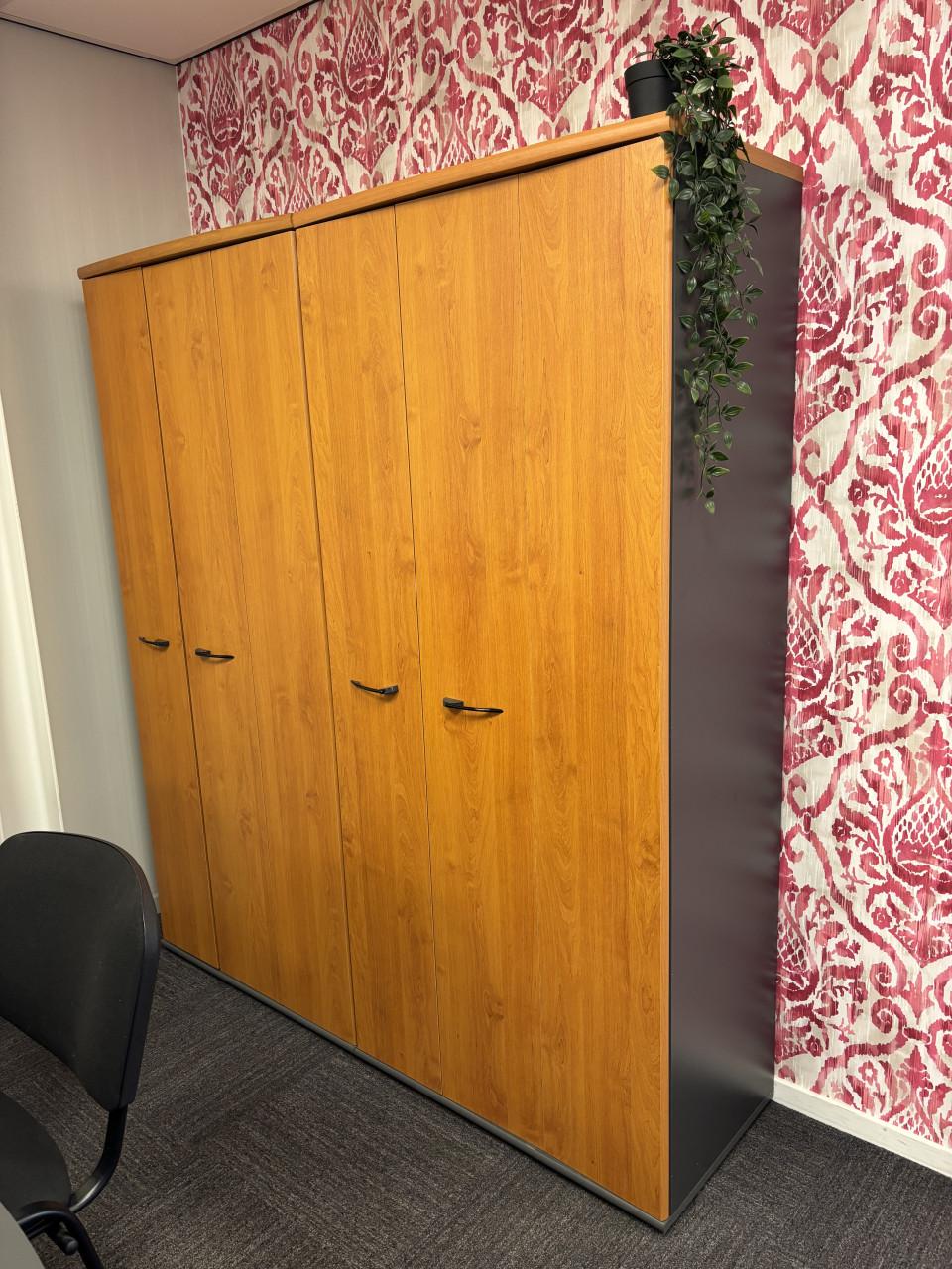 Gratis bureau’s en kasten