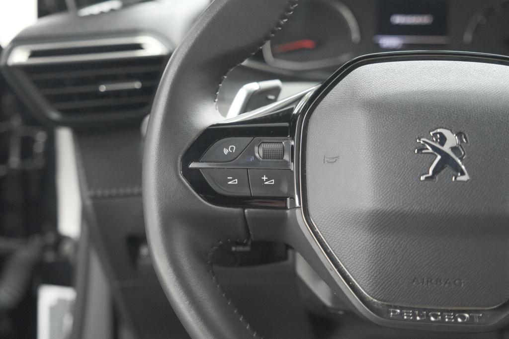 Peugeot 2008 puretech 130 active pack | trekhaak | camera | navigatie | par