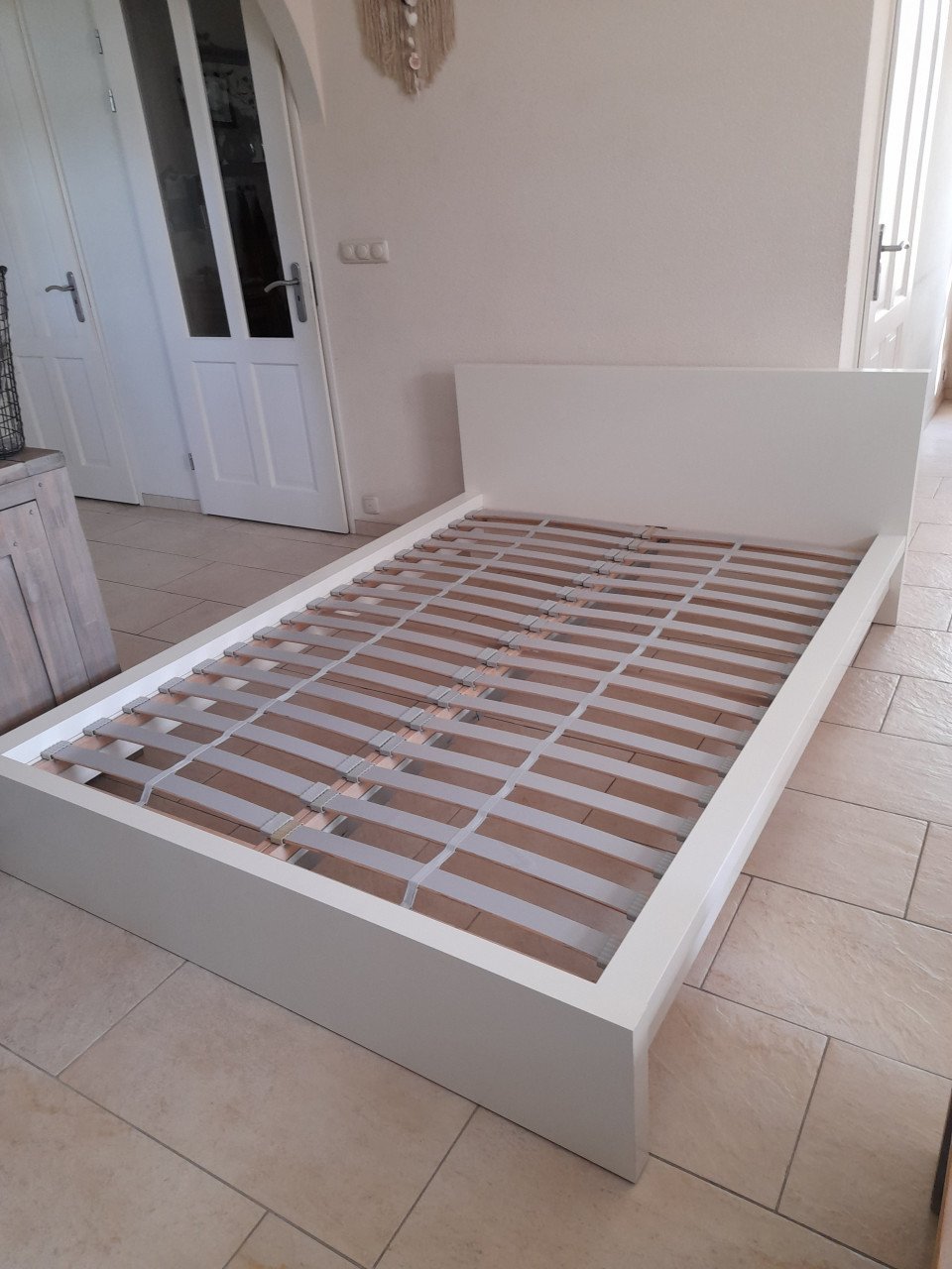 140 x 200 Wit bed ( in goede nette staat )