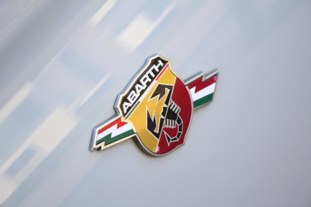 Abarth 500c 1.4 t-jet scorpione - alcantara - aux/usb - 17inch - pdc - gric