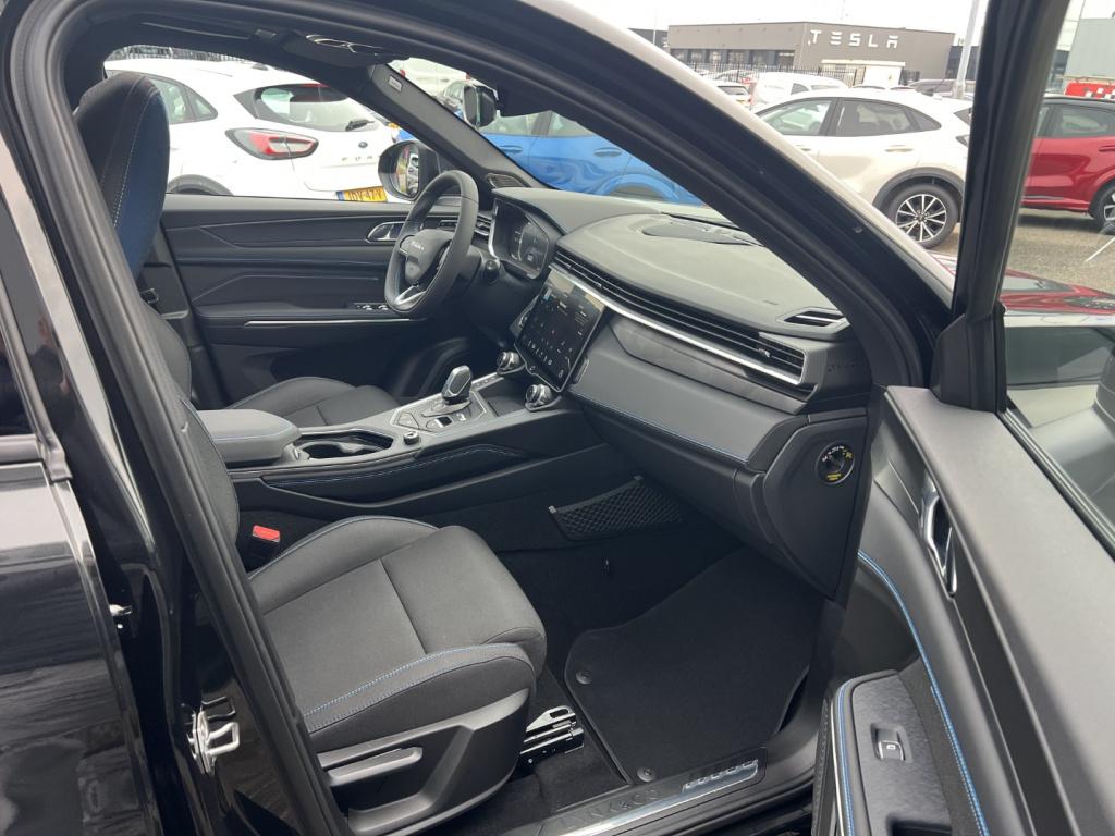 Lynk & Co 01 1.5 261pk plug in hybrid , black edition , pano dak,stuurverwa