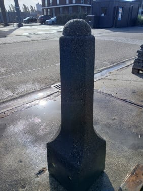 Amsterdammertjes sierpalen beton. goede staat!