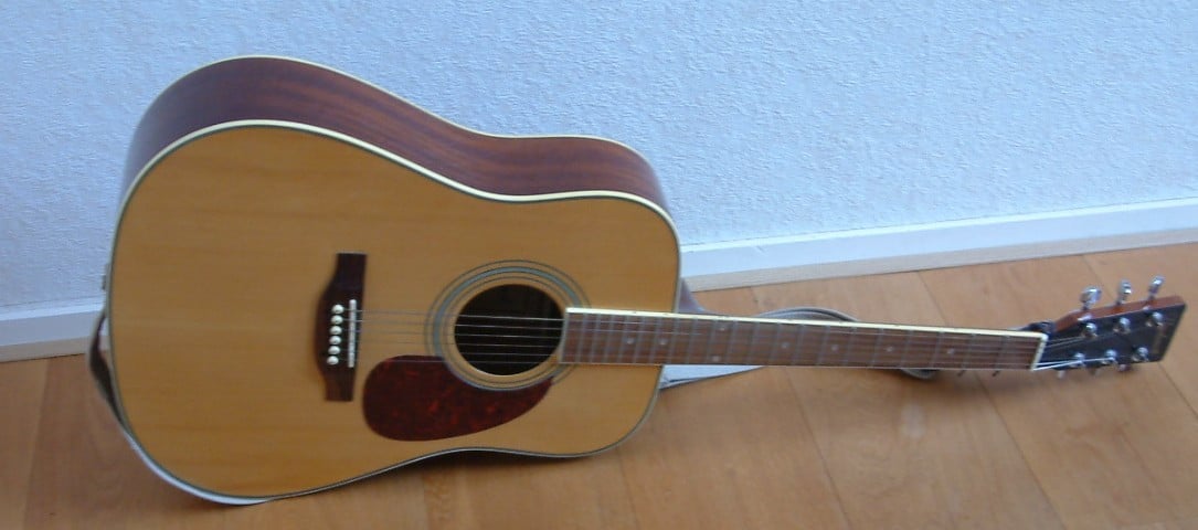 Western Vanderson gitaar met goede rugtas  zo goed als nieuw gitaar