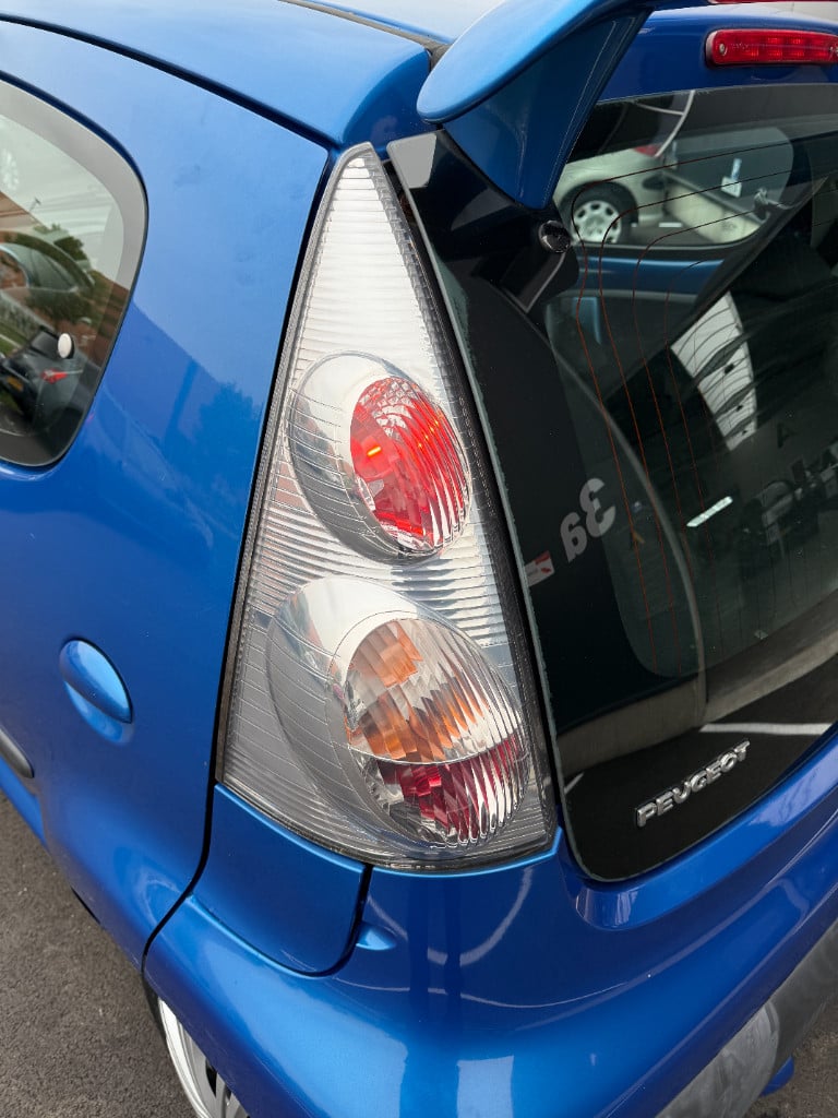 Peugeot 107 1.0 - urban move - airco - 5drs
