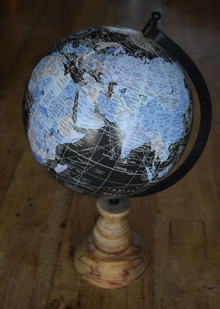 *~* Wereldbol / Globe *~* zwart met houten voet *~*