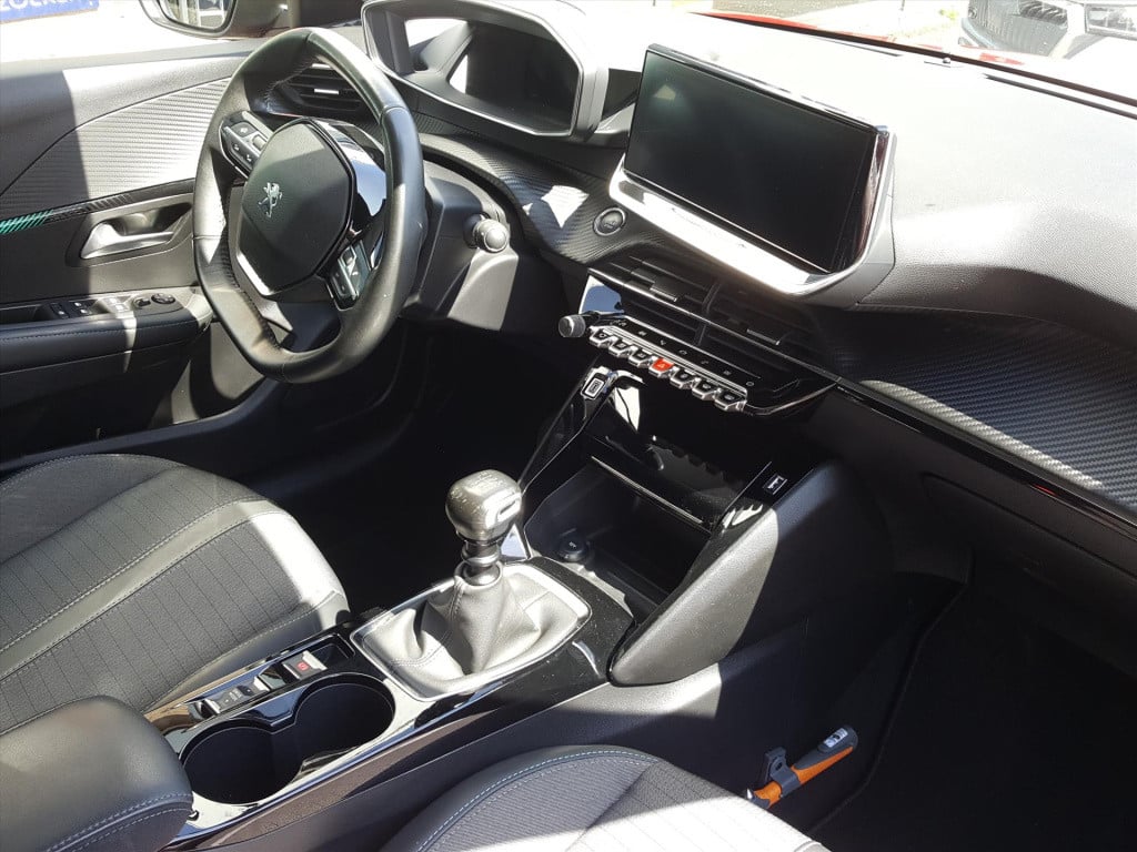 Peugeot 208 allure 1.2 puretech 100pk | 3d-navigatietomtom&bluetooth&dab+ |