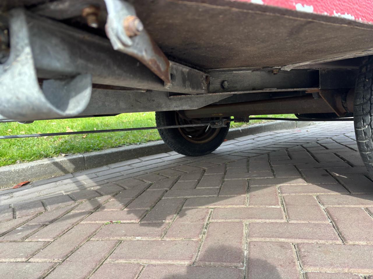 Aanhanger / kar met klep.