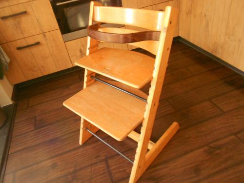 Stokke tripp trapp kinderstoel met beugel.