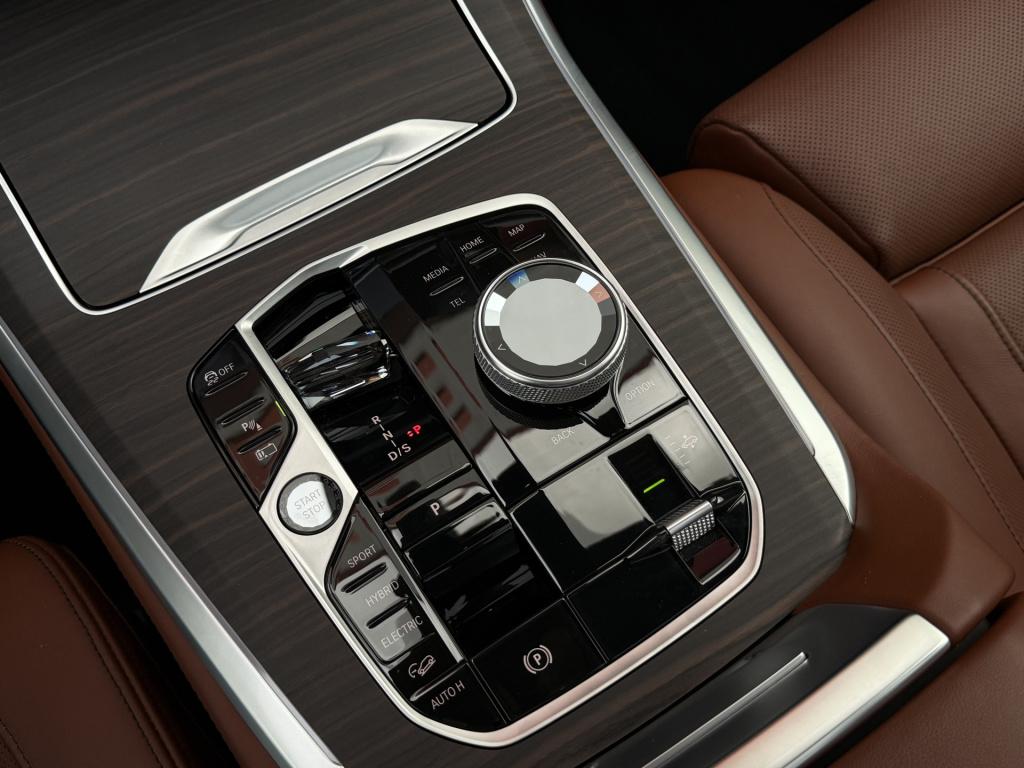 BMW X5 xdrive50e m-sport | pano | luchtvering | elek. trekhaak | rijklaar i