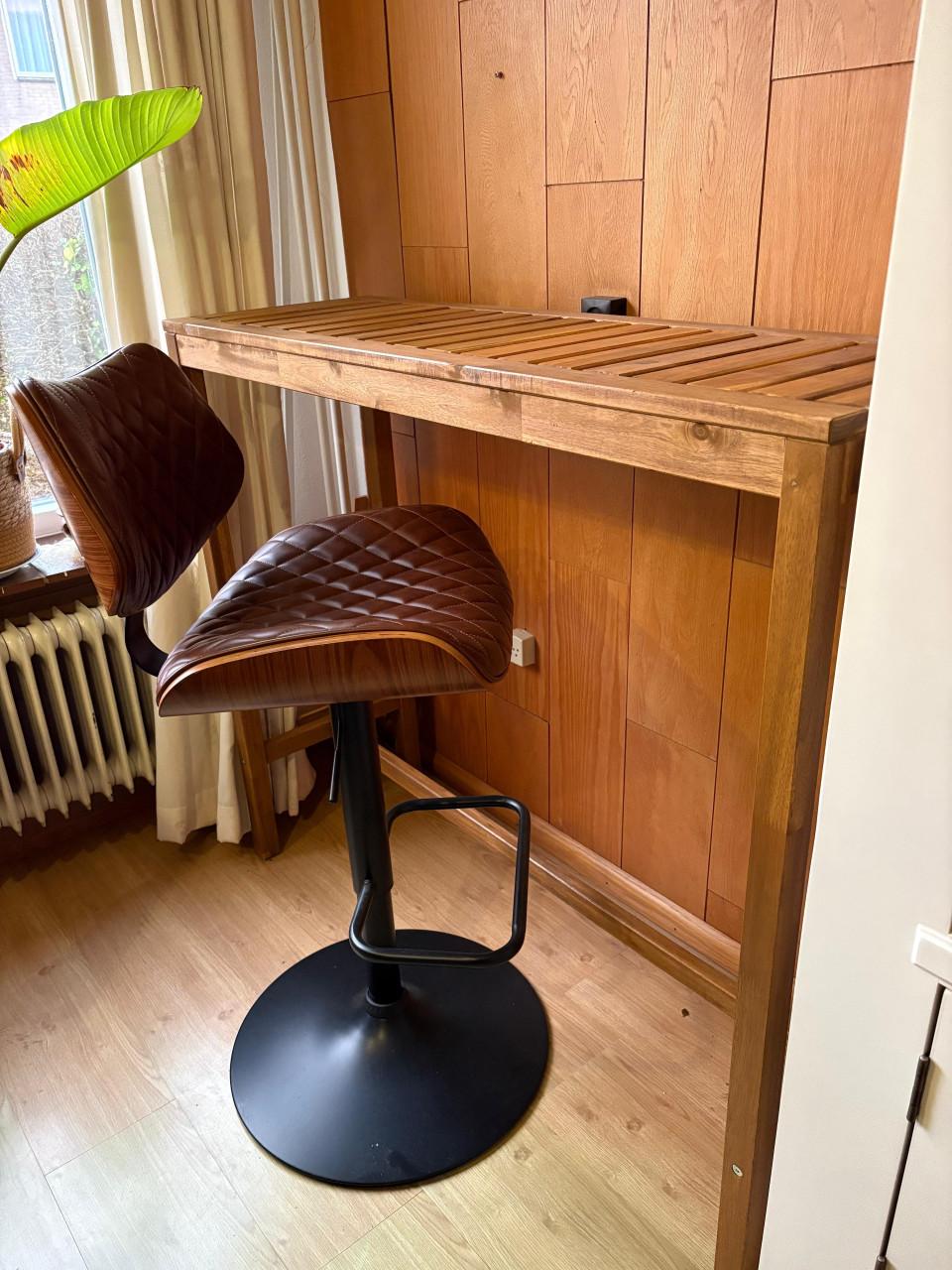 Verstelbare barkruk met tafel