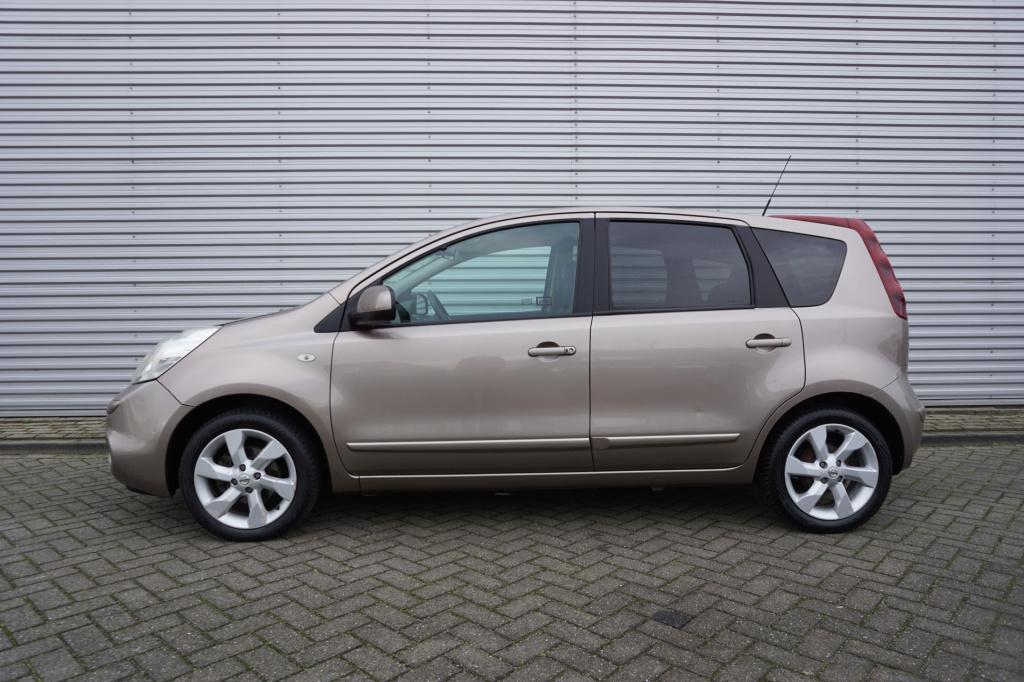 Nissan Note 1.6 tekna airco / navi / cruise / parkeersens. / trekhaak / eek
