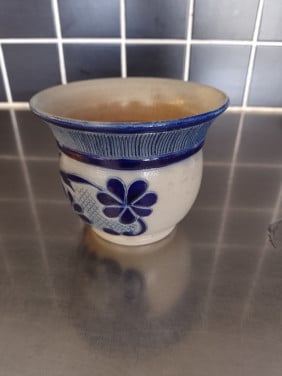 Gesigneerd keuls potje