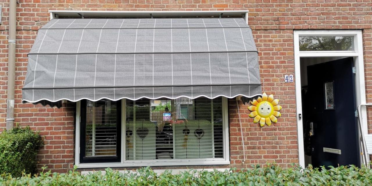 Op maat gemaakte verduisterende zonwering + herstofferen van zonneschermen