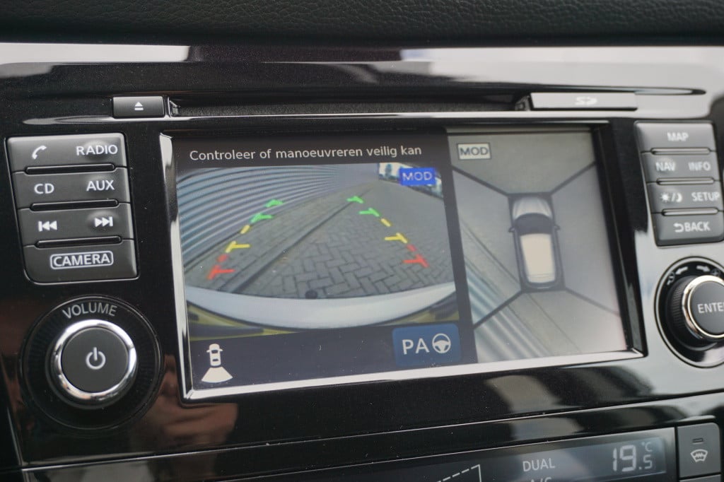 Nissan Qashqai 1.2 tekna + climate / navi / cruise / elektr. ramen / pano. 