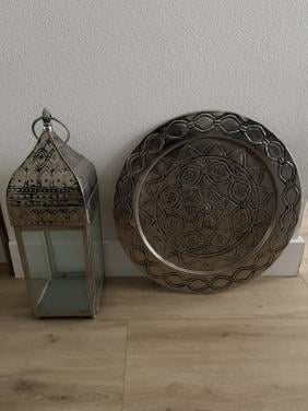 Decoratieve schaal en lantaarn