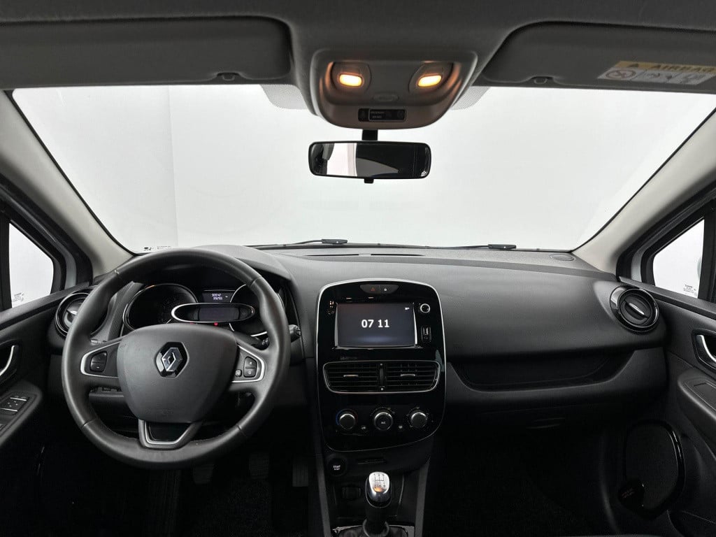 Renault Clio 0.9 tce zen | leuke eerste auto! | dealer onderhoud | navigati