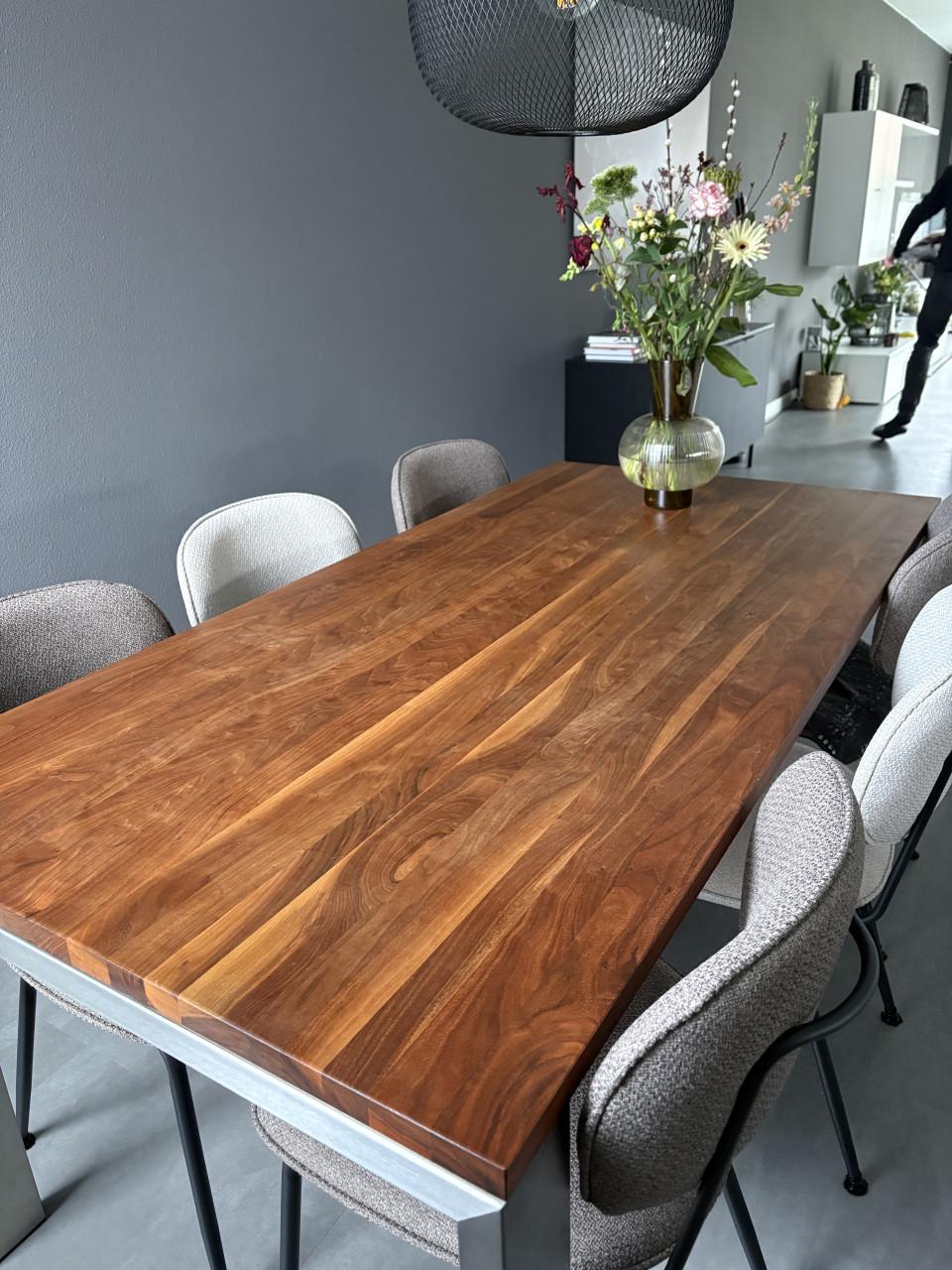 Prachtige eettafel notenhout