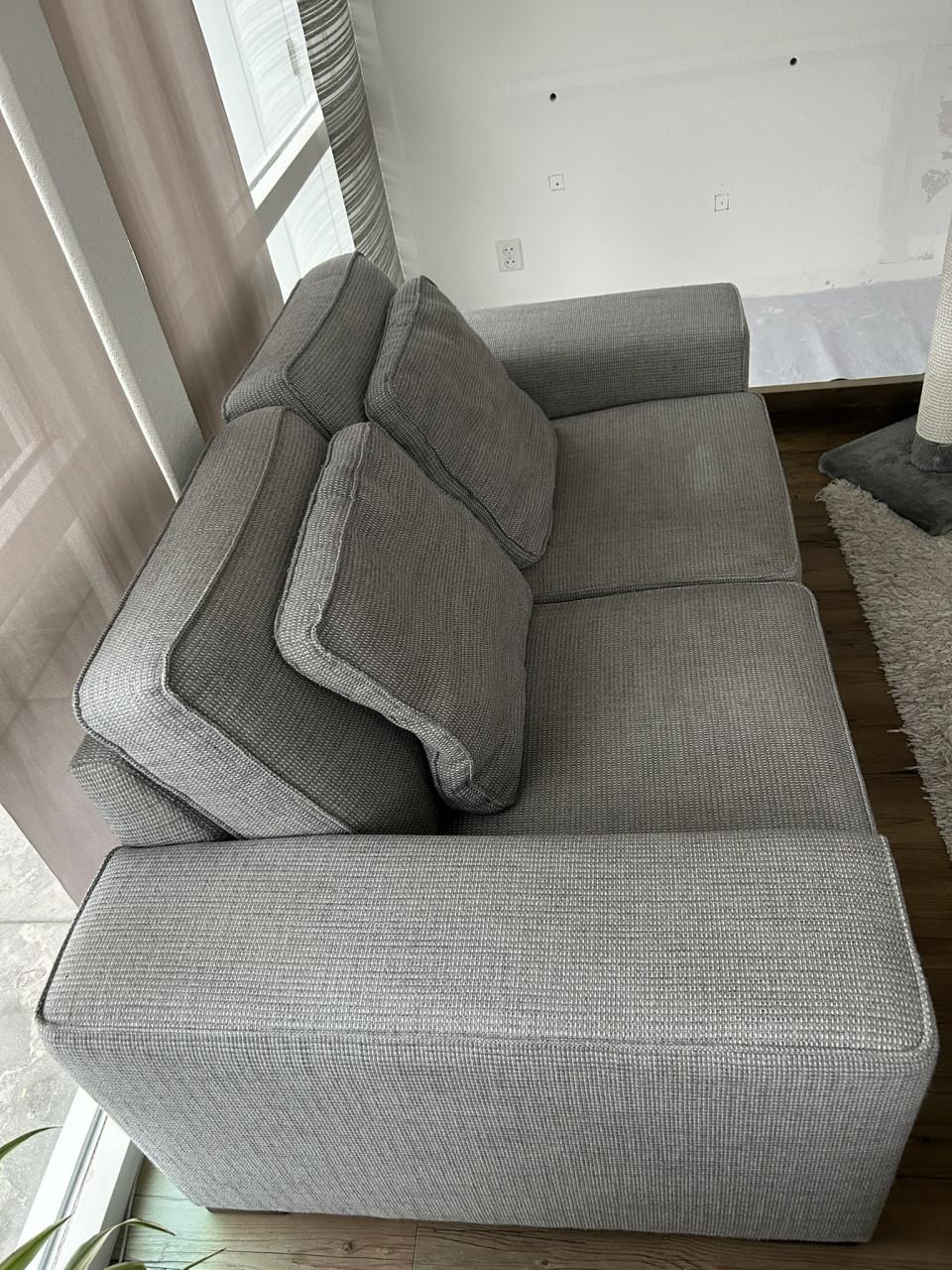 Eettafel evt. met bijpassende salontafel